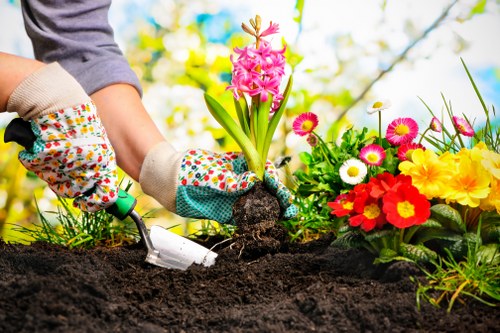 UK governing law and final terms for gardening services